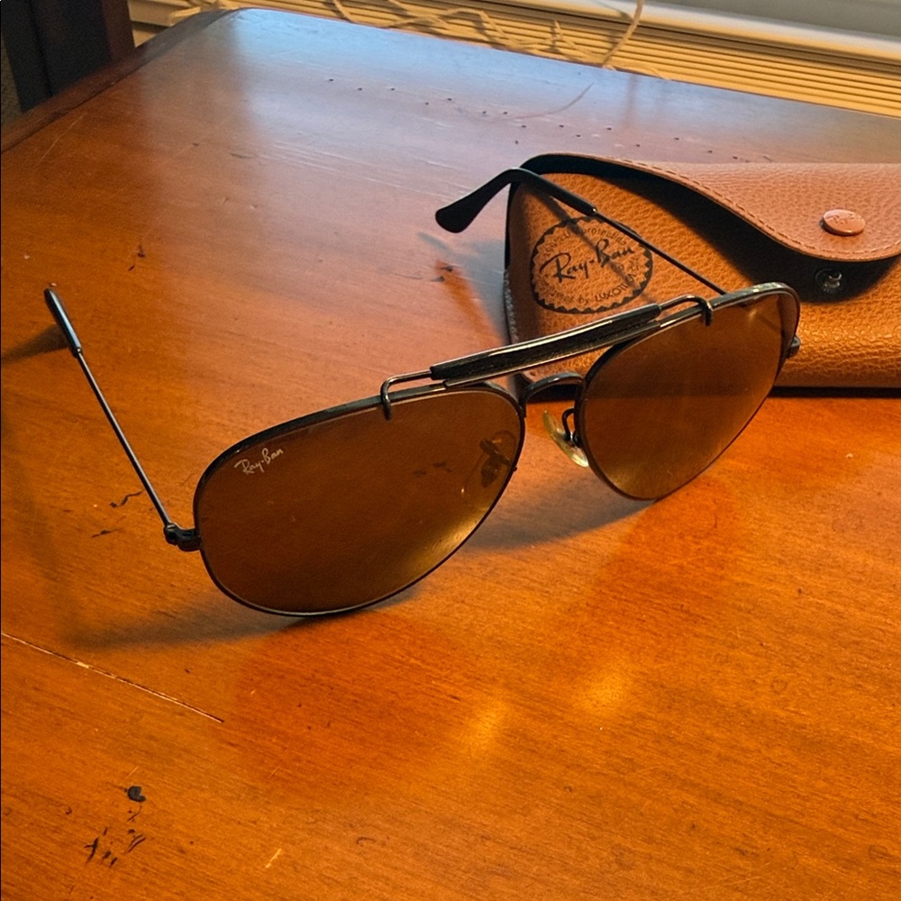 Ray-Ban Brown Lens Sunglasses with Tan Case